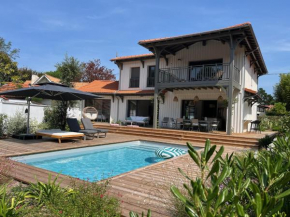 Spacieuse Villa sous les pins & piscine chauffée